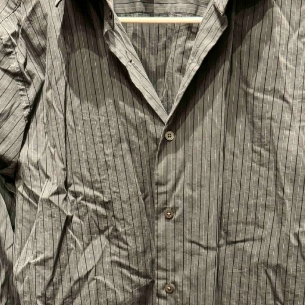 Banana Republic Men's Gray Pinstripe Shirt MEDIUM